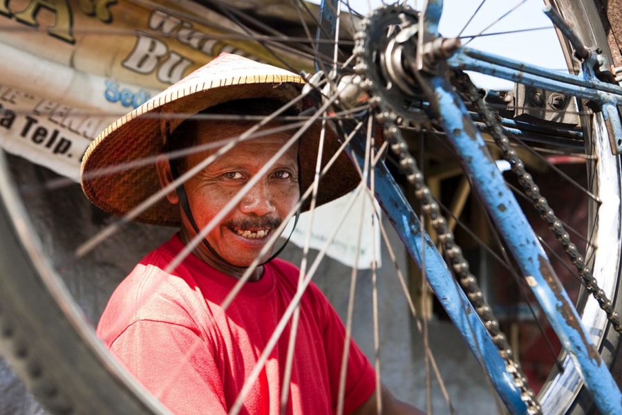 while fixing the rickshaw